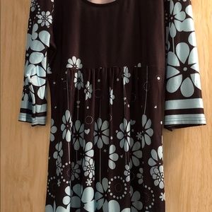 Top to pair with leggings.